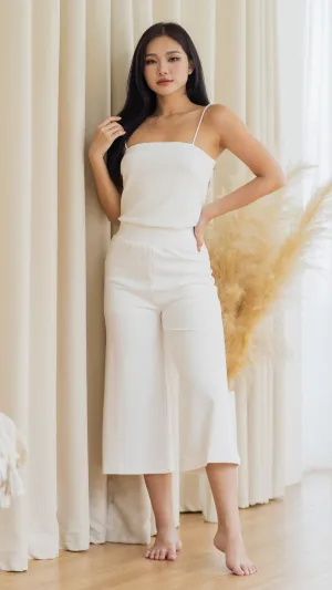 An Essential Mid-length Culottes in White [ONLINE ONLY]